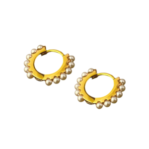 Superbes boucles d'oreilles KATE de la collection NUEE DE PERLES, par AIFEE Jewelry. Bijoux en acier inoxydable plaqué or jaune et fines perles naturelles. Boucles d'oreilles KATE disponibles en vente en ligne sur le site AIFEE Jewelry ou dans nos corners shops.